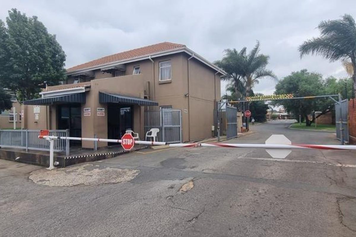 Secure, Easy Living with Lifestyle Perks in Florentia - Photo 2