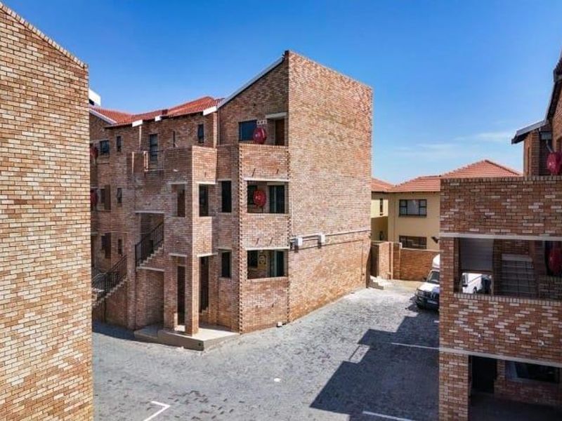 2 Bedroom Townhouse for Sale in Winchester Hills Johannesburg South - Photo 2