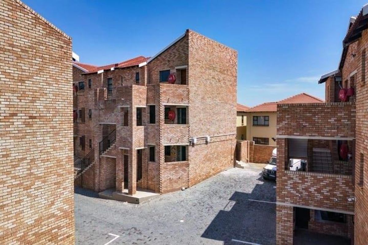 2 Bedroom Townhouse for Sale in Winchester Hills Johannesburg South - Photo 2