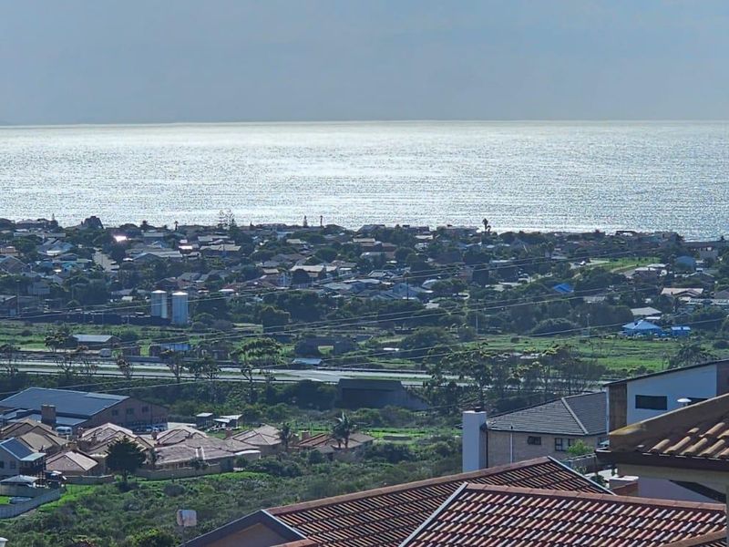 Exclusive Sole Mandate. North facing family home with sea view! - Photo 9