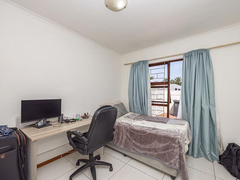 Stepless, Lock -up and Go Semi-detached Home - Photo 4