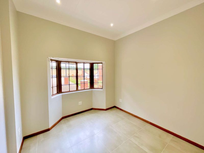 **NEW DEVELOPMENT - 3 Bedroom Townhouses in The Village, Waterlake Farm Estate and Stables – Where Nature Meets Luxury** - Photo 8