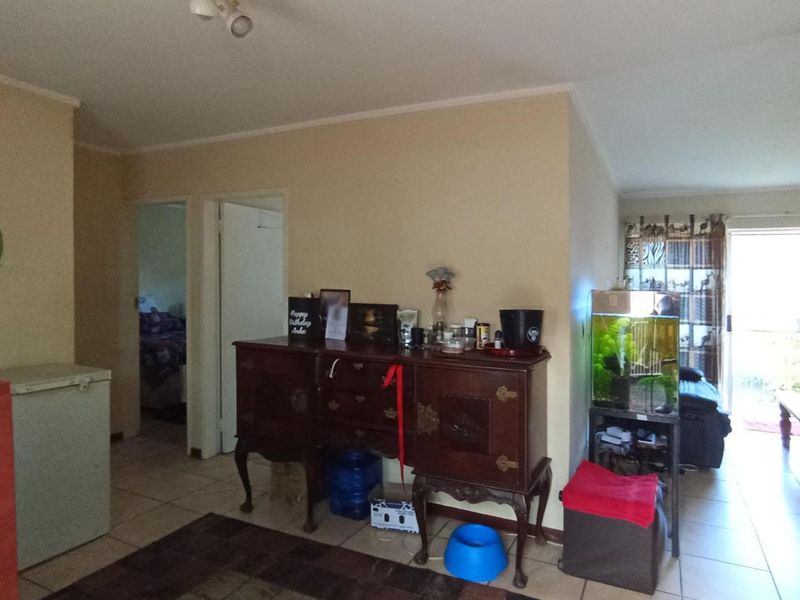 THE REEDS - 2 BEDROOM - 1 FULL BATHROOM - 1 LOCKUP GARAGE - Photo 9