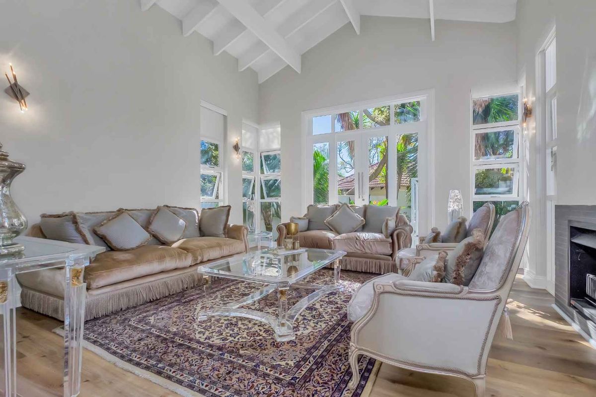 STYLISH 5 BEDROOM RESIDENCE IN DAINFERN VALLEY SECURE ESTATE - Photo 3