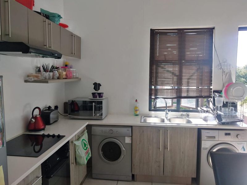 This Apartment comes with furniture! 🌷Only 40km South of Windhoek in a lovely complex nearby the Pharmacy and Golf Club. - Photo 5