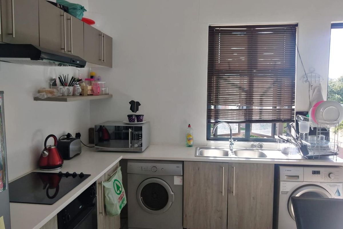 This Apartment comes with furniture! 🌷Only 40km South of Windhoek in a lovely complex nearby the Pharmacy and Golf Club. - Photo 5