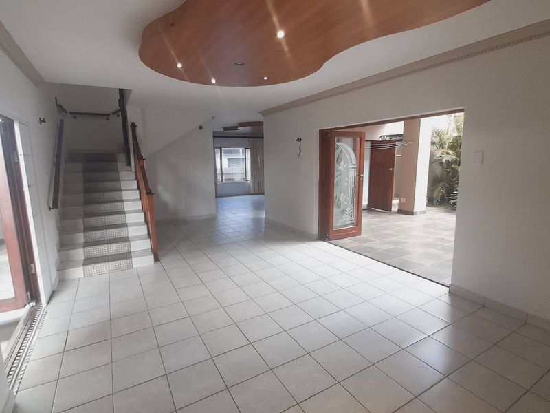 "Exclusive Birdwood Home with Gourmet Kitchen and Entertaining Spaces!" - Photo 7