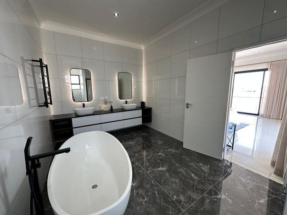 Main bedroom with ensuite bathroom