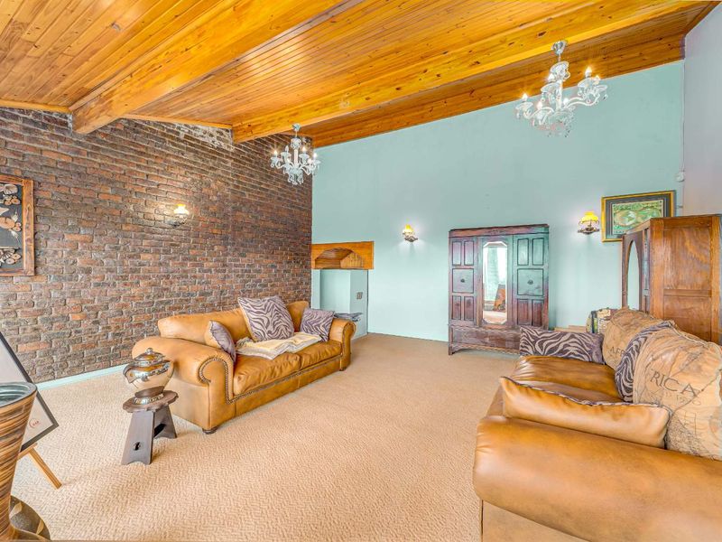 Beautiful and Well-Maintained Family Home for Sale in Beacon Bay – R 5 495 000 - Photo 5
