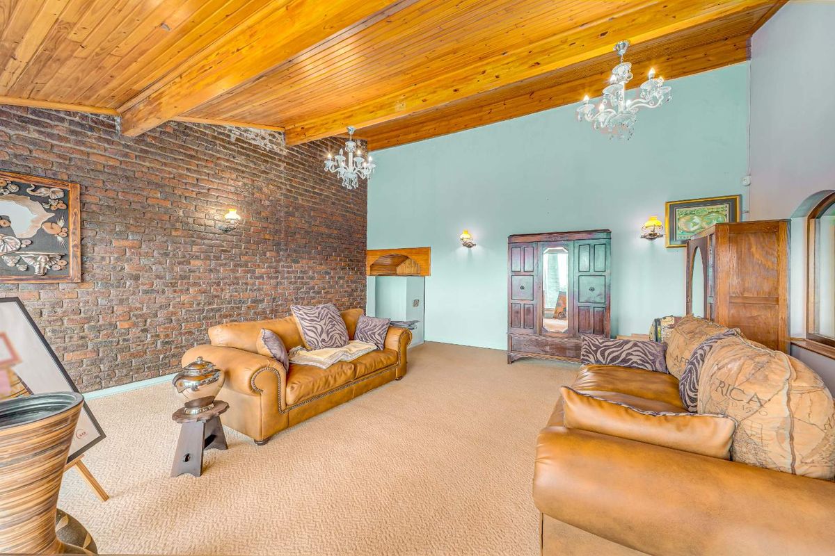 Beautiful and Well-Maintained Family Home for Sale in Beacon Bay – R 5 495 000 - Photo 5