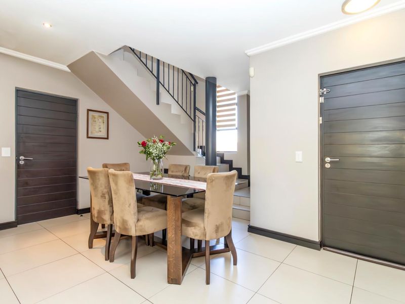3 Bedroom 2.5 bathroom with a double garage house for Rent in Kilima , Midrand - Photo 2