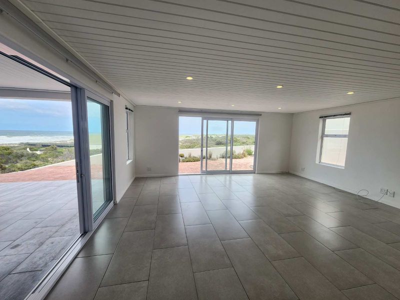 **Modern Coastal Retreat with Unparalleled Sea Views** - Photo 9
