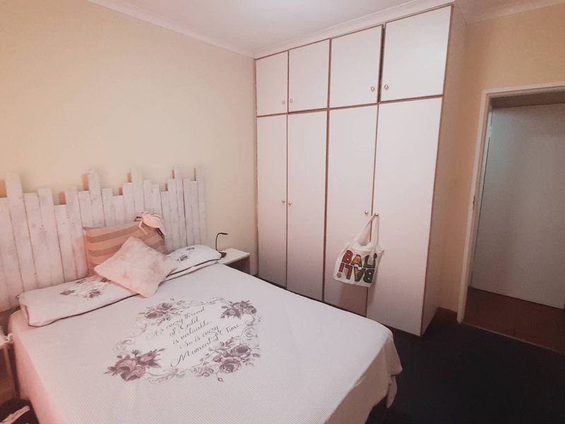 Charming 3-Bed Home in Kingfisher Village Awaits You - Photo 10