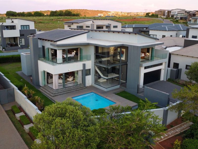 Curated Luxury for the Exceptionally Refined - Photo 1