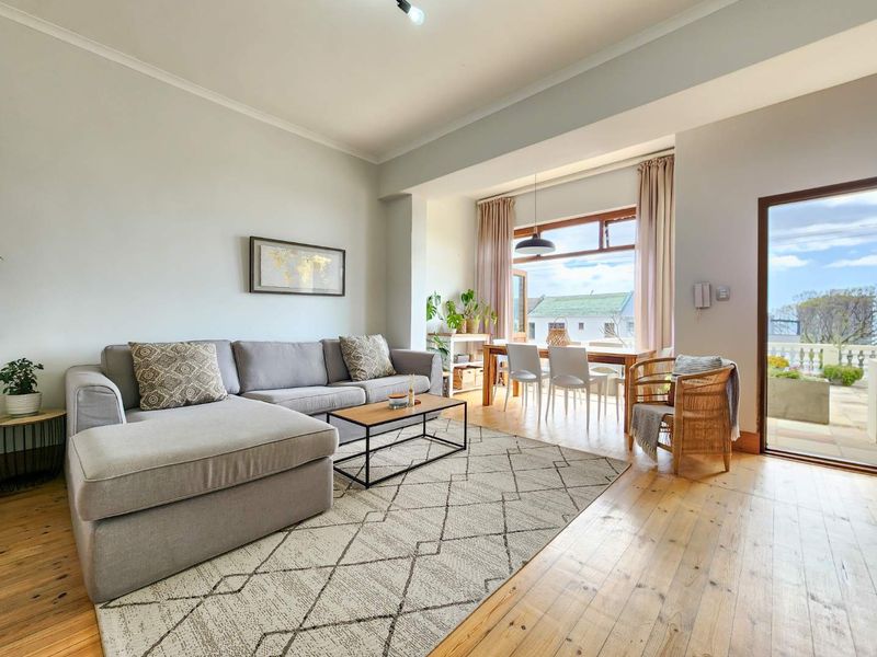 Sea Point Living In A Lovely Small Block - Photo 2