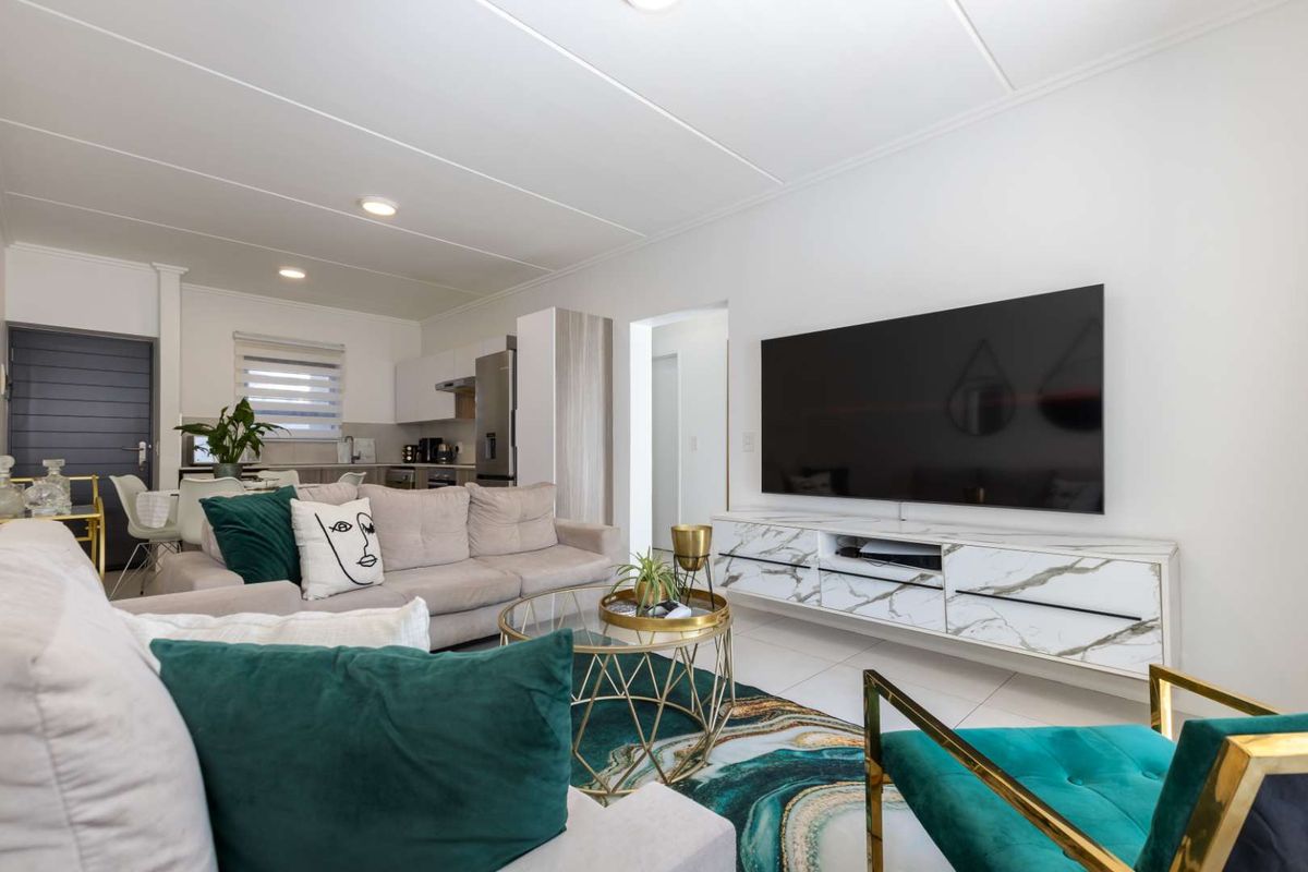 A MODERN 2 BEDROOM, 2 BATH GROUND FLOOR APARTMENT - SOUNDS LIKE A FANTASTIC FIND! - Photo 3