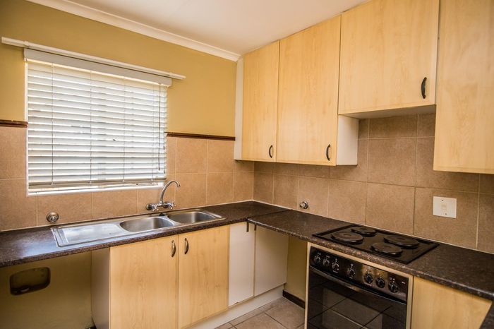 Property #2495767, Townhouse For Sale in Mooikloof Ridge