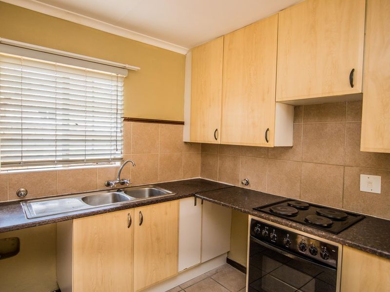 3 Bedroom Simplex with a Private Garden - Photo 2