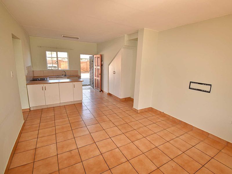 Ground Floor Townhouse - Photo 9