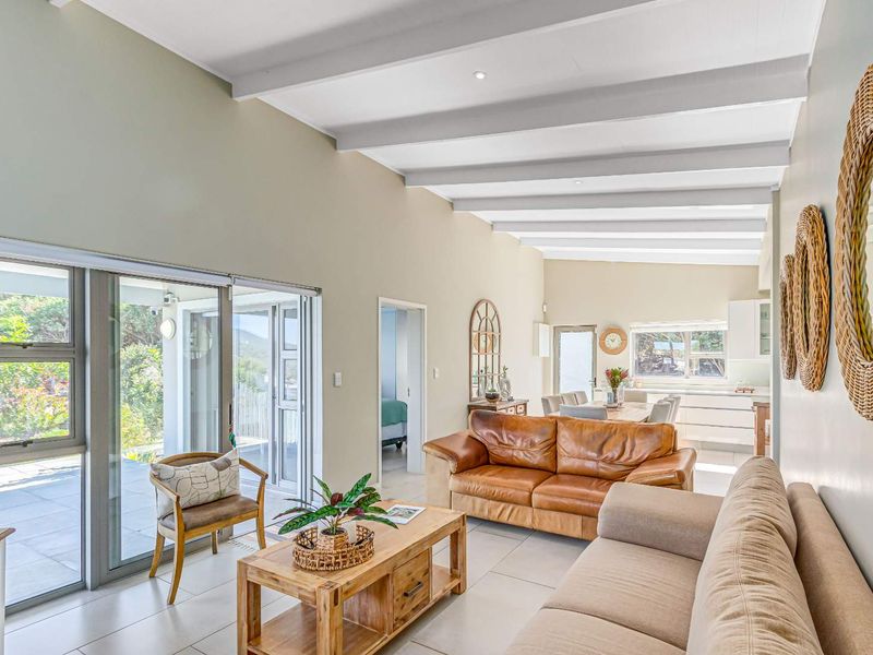 Modern Comfort Meets Untamed Nature in Brenton-on-Sea - Photo 2