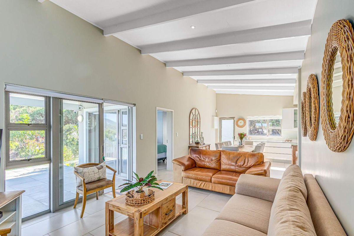 Modern Comfort Meets Untamed Nature in Brenton-on-Sea - Photo 2