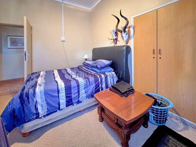 Otjiwarongo:  4 Bedr Home with 1 Bedr flat ON LARGE PLOT is for Sale - Photo 7