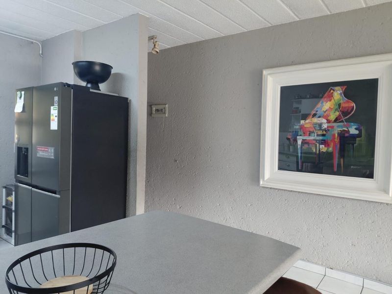 Spacious 3 Bedroomed Townhouse For Sale,  In The Secure Enclosure Of Lakefield - Photo 8