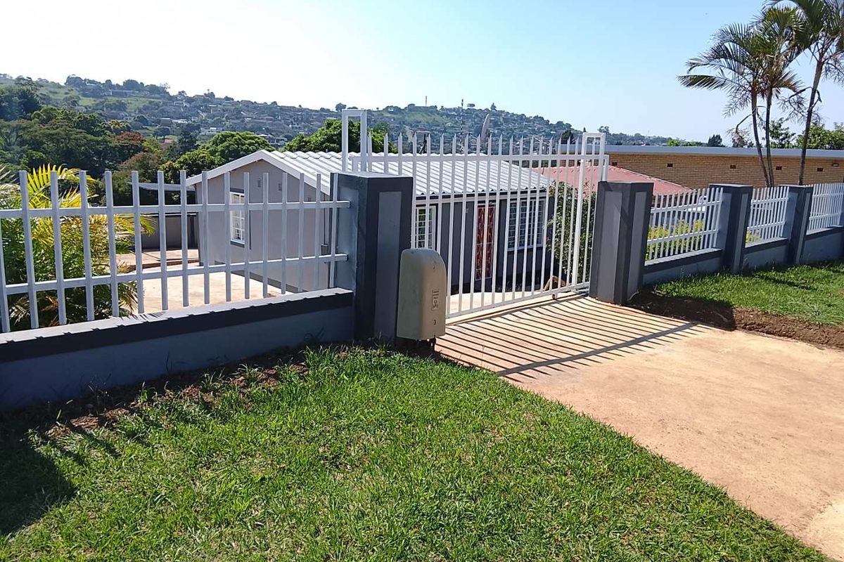 ✨ Modern, Move-In Ready Home in a Peaceful Location! ✨ - Photo 2