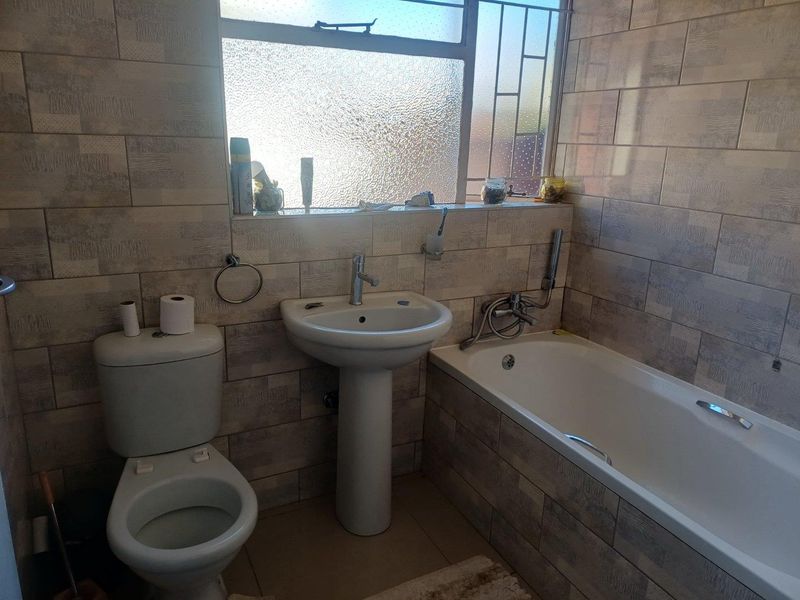 Spacious Family Home with Modern Comforts in Upper Birch Acres - Photo 6