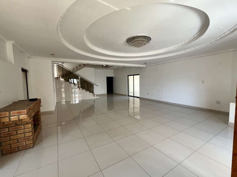 Cimbebasia - 5 Bedroom house for sale. - Photo 2