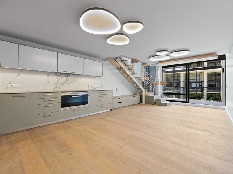 Stylish Newly Renovated 3-Bedroom Apartment To Rent in The Orangerie - Exceptional Quality | Secure Parking - Photo 3