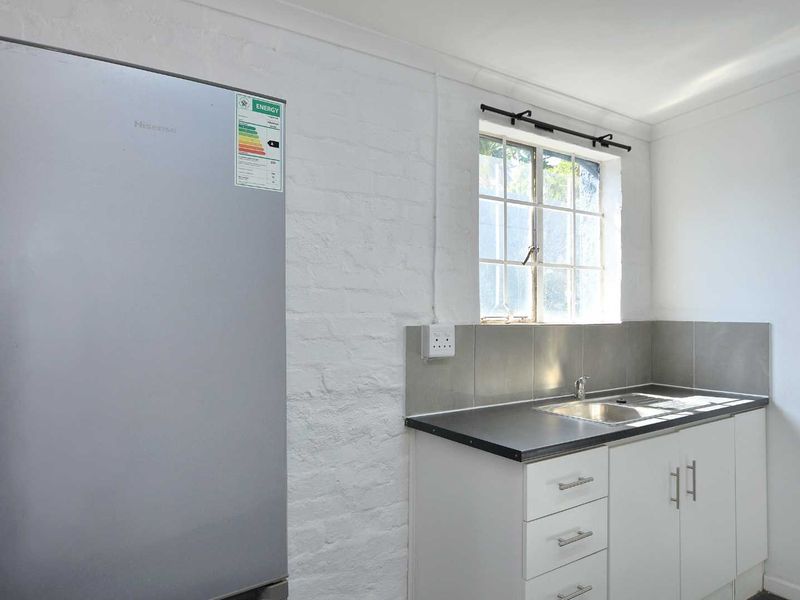 One Bedroom Garden Cottage To Let - Photo 8