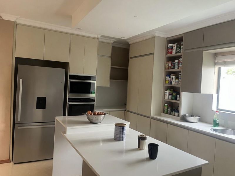 BIG BEAUTIFUL HOUSE IN ZAMBEZI MANOR LIFESTYLE ESTATE - Photo 2