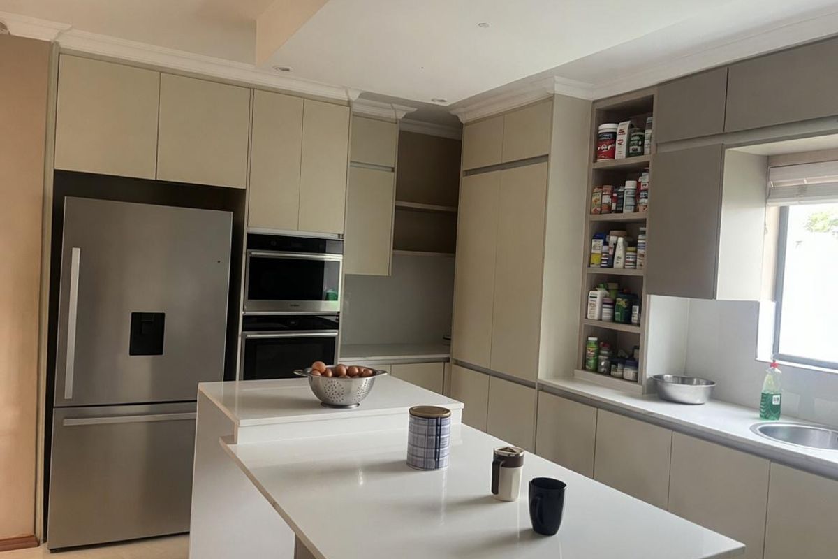 BIG BEAUTIFUL HOUSE IN ZAMBEZI MANOR LIFESTYLE ESTATE - Photo 2