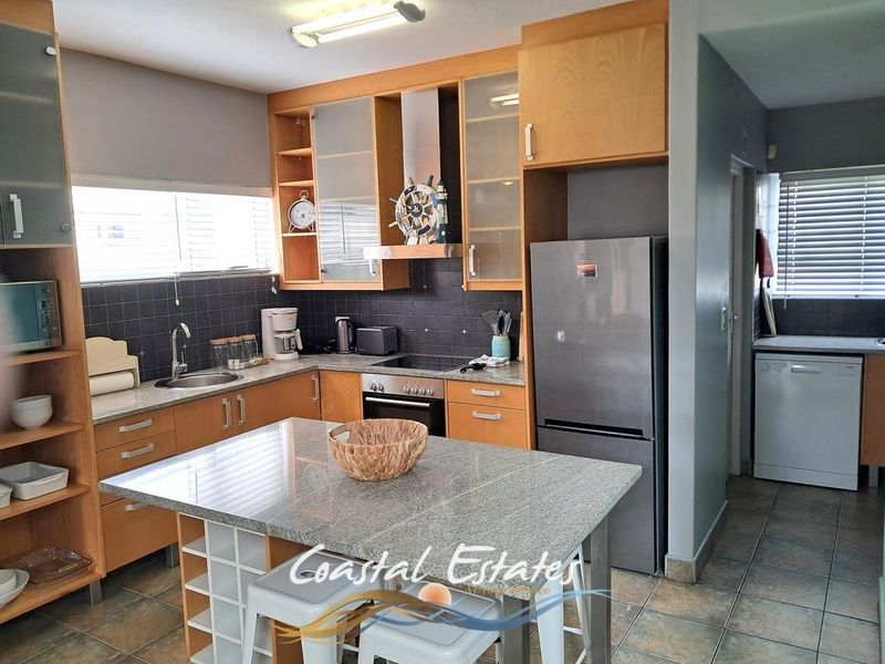 Charming Waterfront Townhouse Perfect for Airbnb Investment - Photo 5