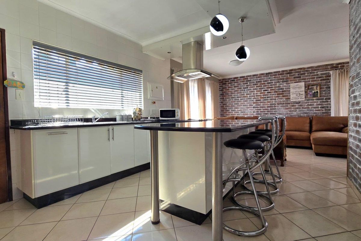 3 Bedroom House for sale in Oakdene - Photo 3