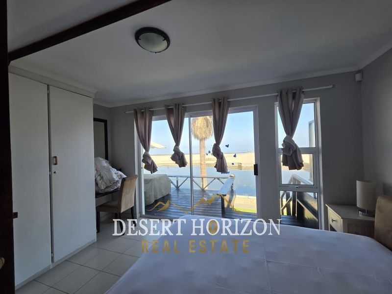 Long Beach | Stunning Double-Storey Townhouse for Sale – Sea View Living - Photo 9