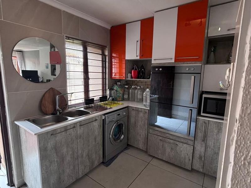 Sophisticated 2-Bedroom Townhouse in Secure Meyersdal Complex - Photo 2