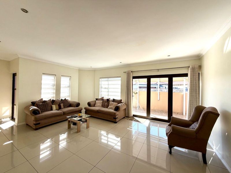 Modern 3 Bedrooms, 2 bathroom Home - Photo 4