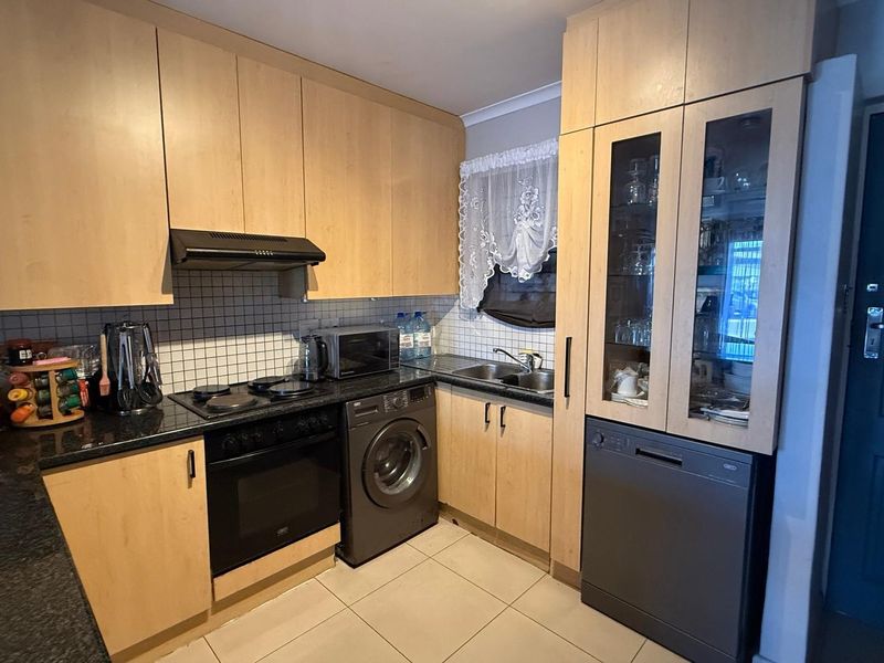Ground Floor Gold in Brackenfell - Photo 4