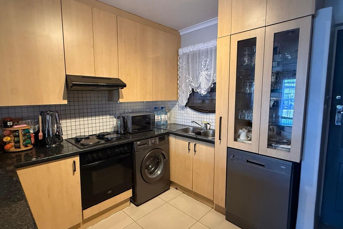 Ground Floor Gold in Brackenfell - Photo 4