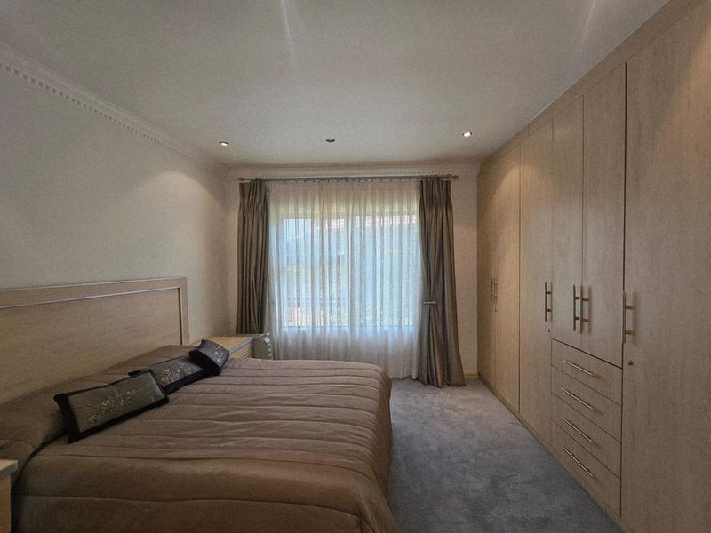 LOCATION LOCATION LOCATION Prime School-Side Location Meets Luxury Living - Photo 10