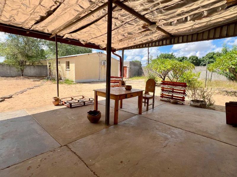 House or business property - Photo 9