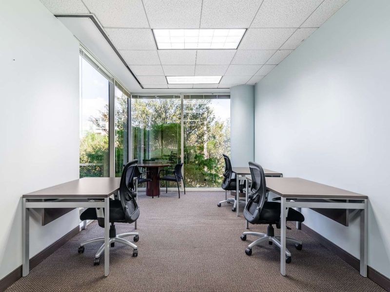Meet, work or collaborate in our professional Regus Silver Lakes business centre - Photo 1