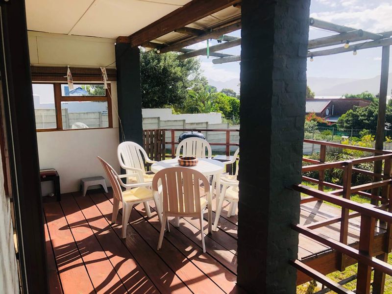 Charming Country-Style Retreat - Photo 6