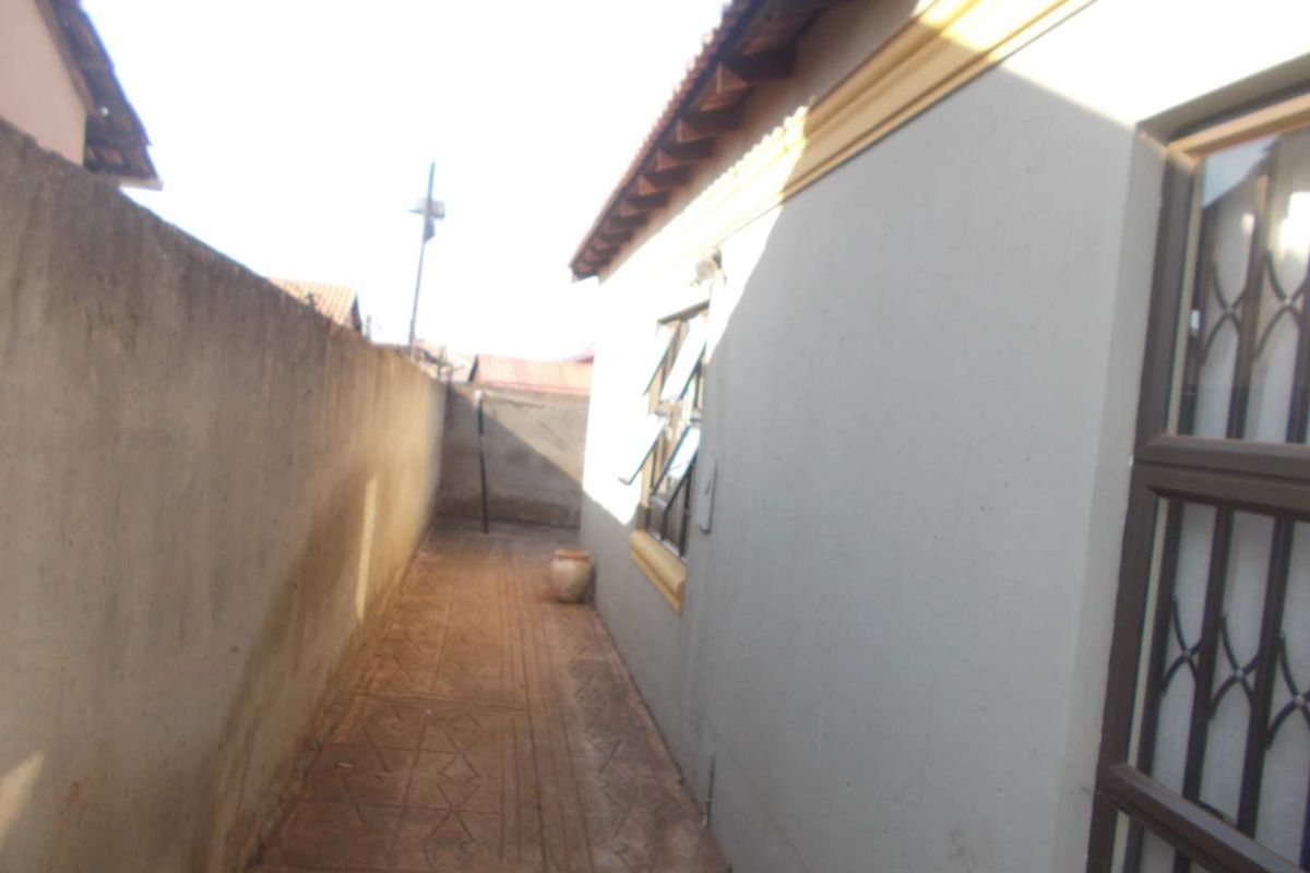 Awesome property looking for a new owner - Photo 5