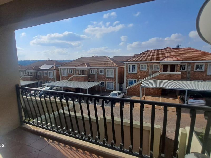 Upstairs 2 Bedroom/2 Bathroom Apartment - Photo 9