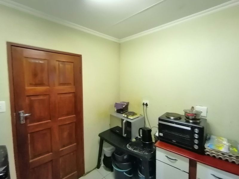 Charming 2-Bedroom Home – Ideal for First-Time Buyers or Investors - Photo 5