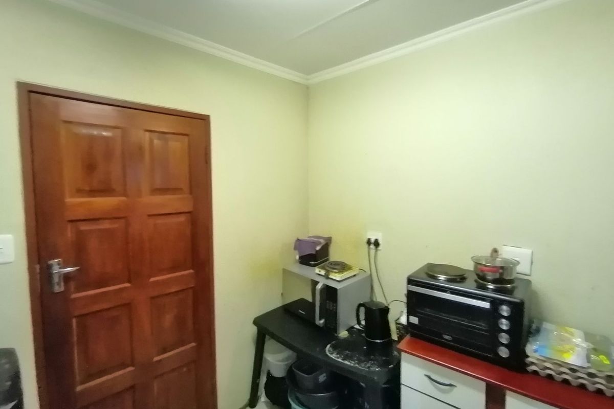 Charming 2-Bedroom Home – Ideal for First-Time Buyers or Investors - Photo 5