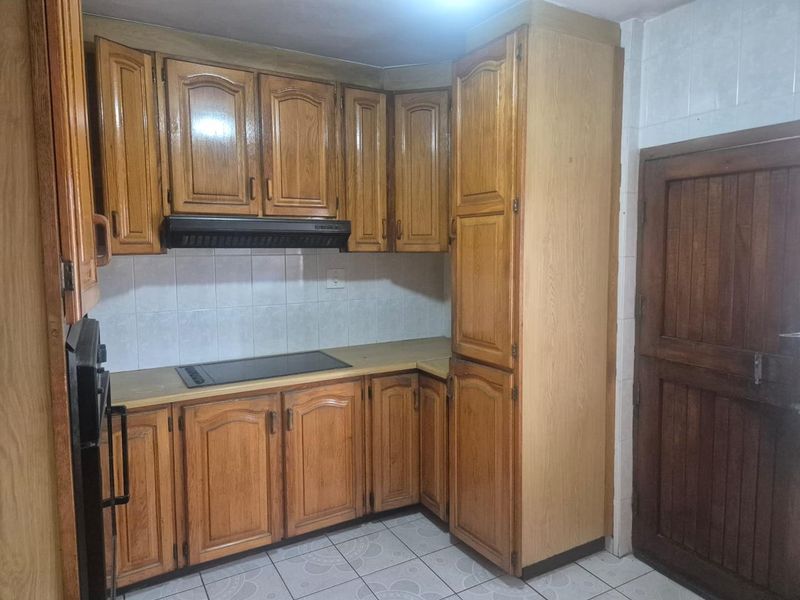 Secure, Spacious & Pet-Friendly 5-Bedroom Home in Havenside – R950,000 - Photo 5